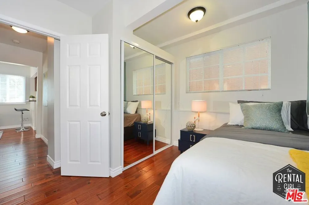 2400 Pacific Avenue #6 Venice, CA 90291