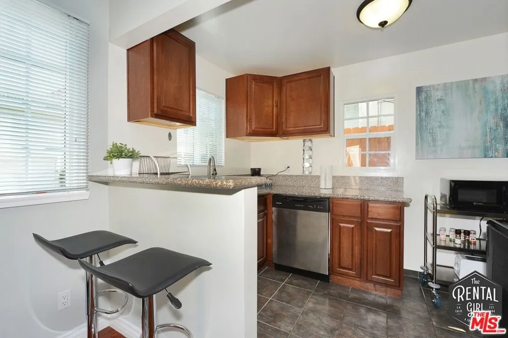 2400 Pacific Avenue #6 Venice, CA 90291