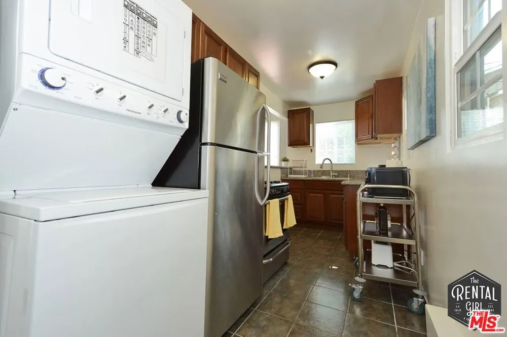 2400 Pacific Avenue #6 Venice, CA 90291
