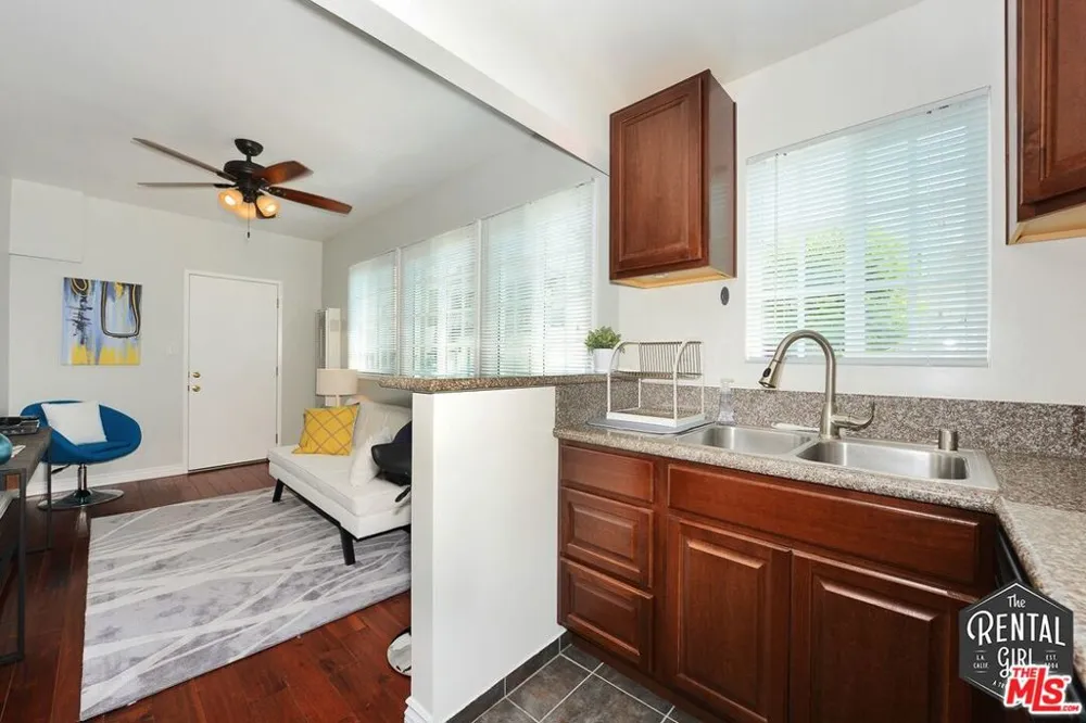 2400 Pacific Avenue #6 Venice, CA 90291