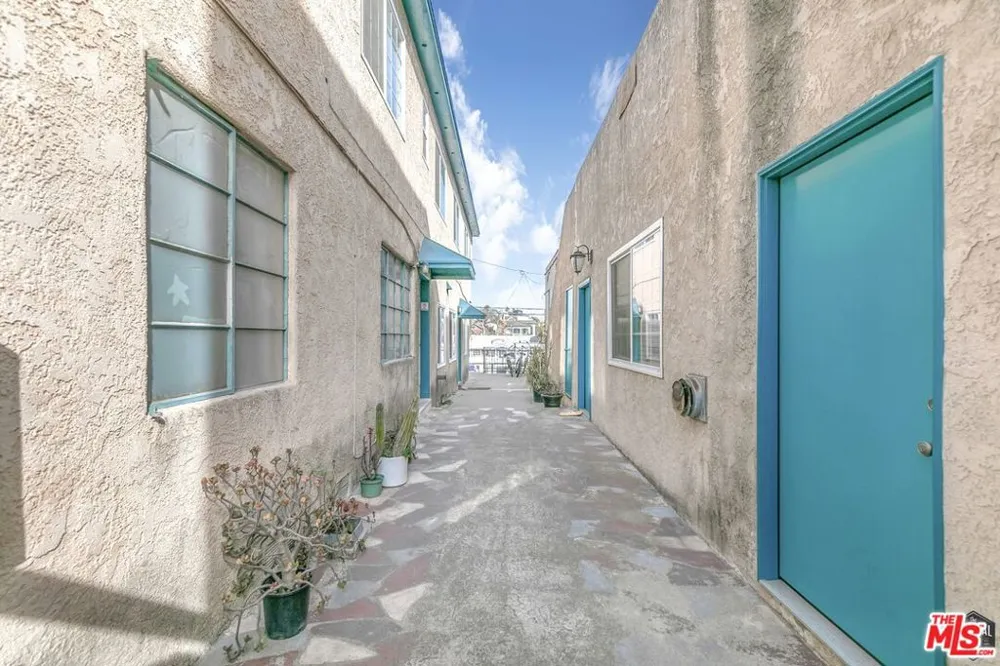 2400 Pacific Avenue #6 Venice, CA 90291
