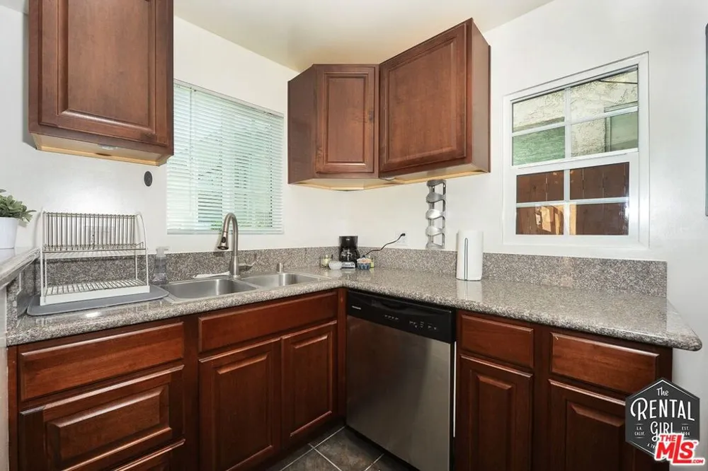 2400 Pacific Avenue #6 Venice, CA 90291