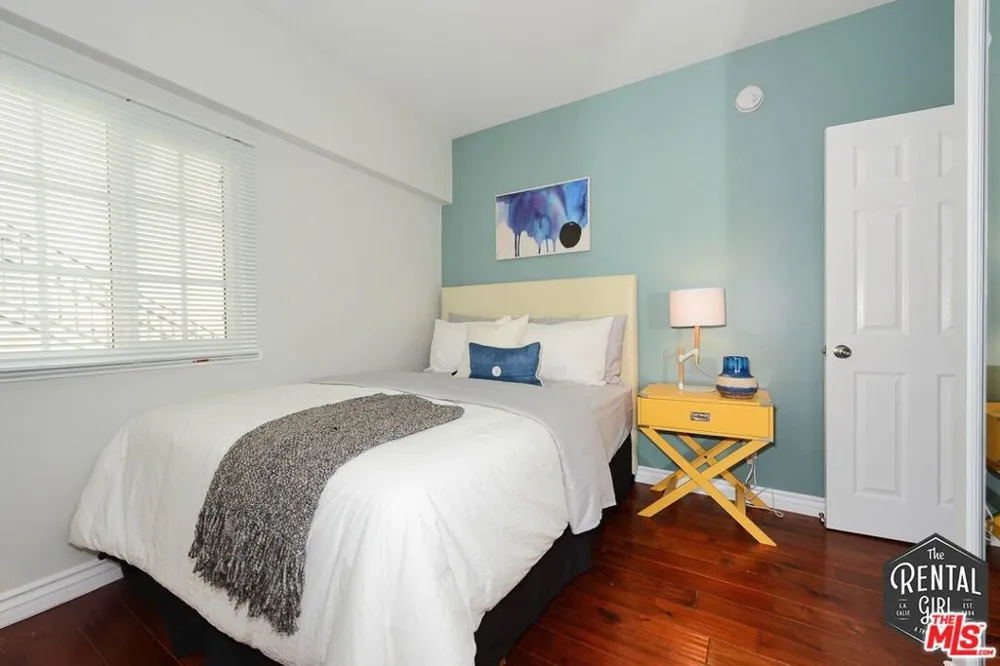 2400 Pacific Avenue #6 Venice, CA 90291