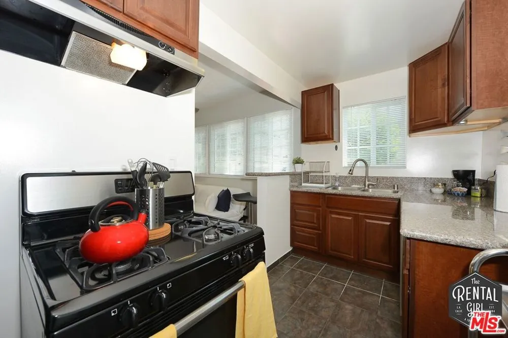 2400 Pacific Avenue #6 Venice, CA 90291