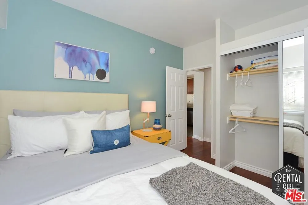2400 Pacific Avenue #6 Venice, CA 90291