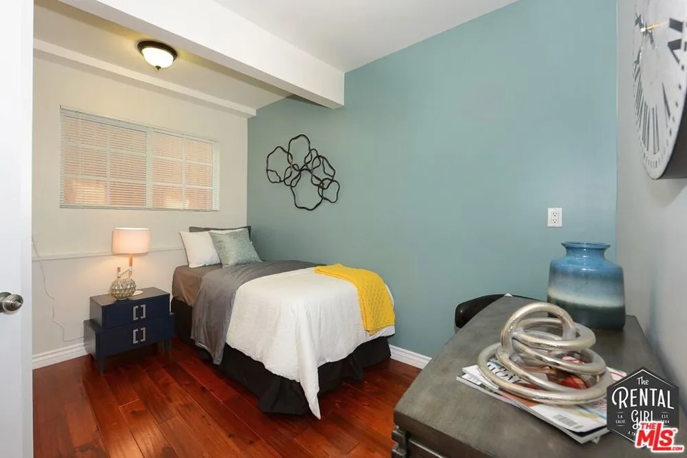 2400 Pacific Avenue #6 Venice, CA 90291