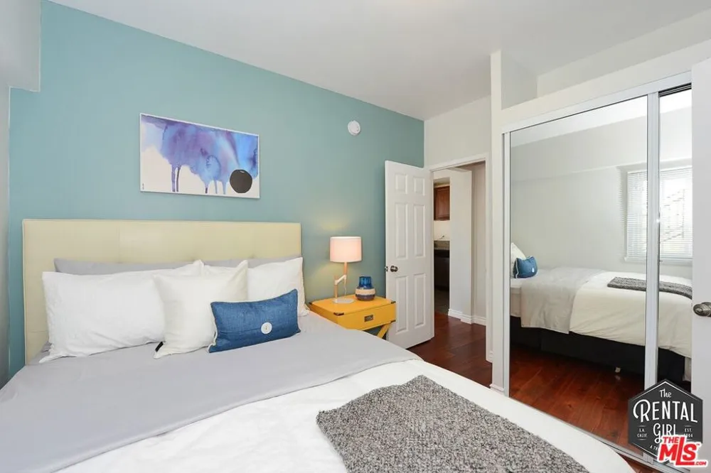 2400 Pacific Avenue #6 Venice, CA 90291