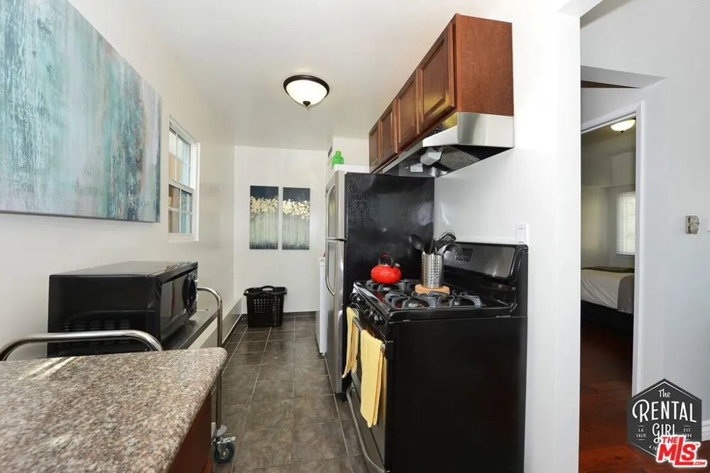 2400 Pacific Avenue #6 Venice, CA 90291
