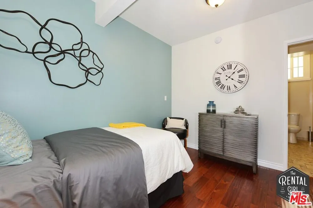 2400 Pacific Avenue #6 Venice, CA 90291