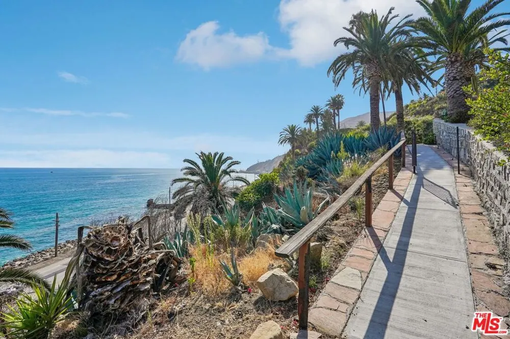 19419 Pacific Coast Highway Malibu, CA 90265