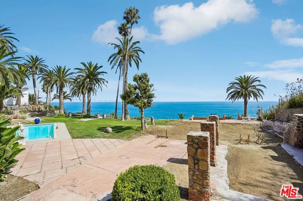 19419 Pacific Coast Highway Malibu, CA 90265
