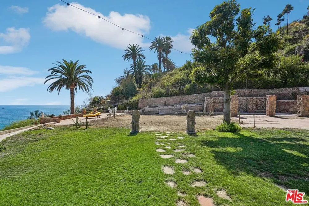 19419 Pacific Coast Highway Malibu, CA 90265