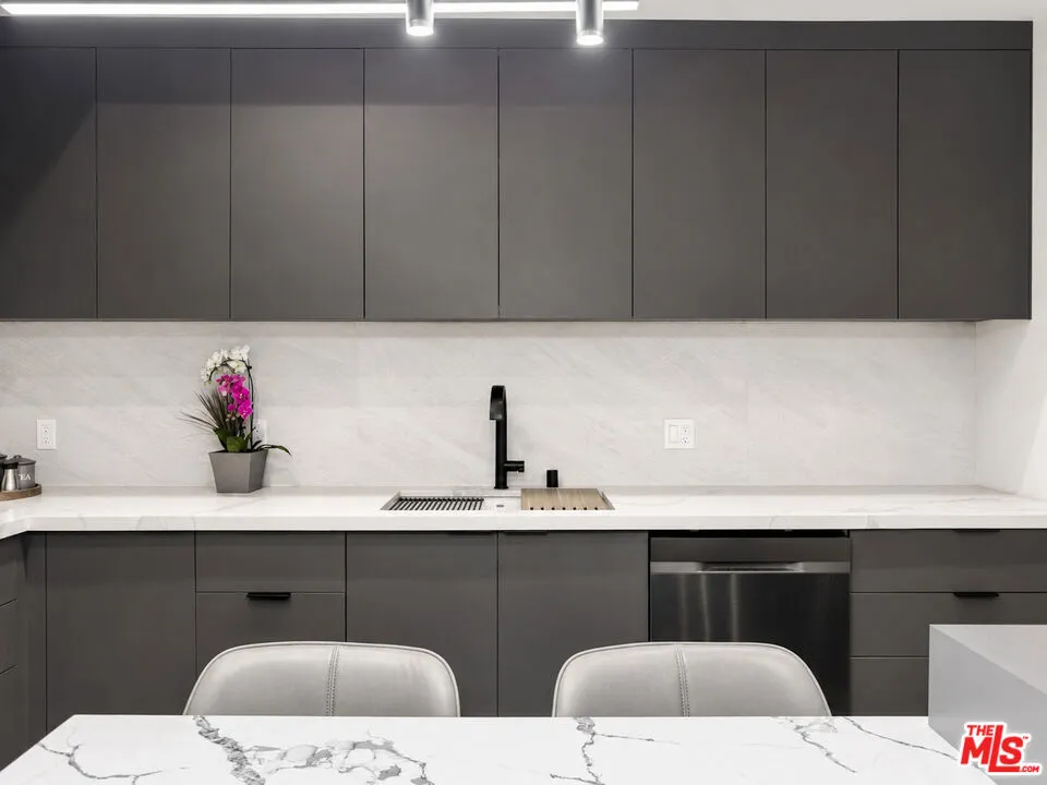 13356 Beach Avenue #1/2 Marina del Rey, CA 90292