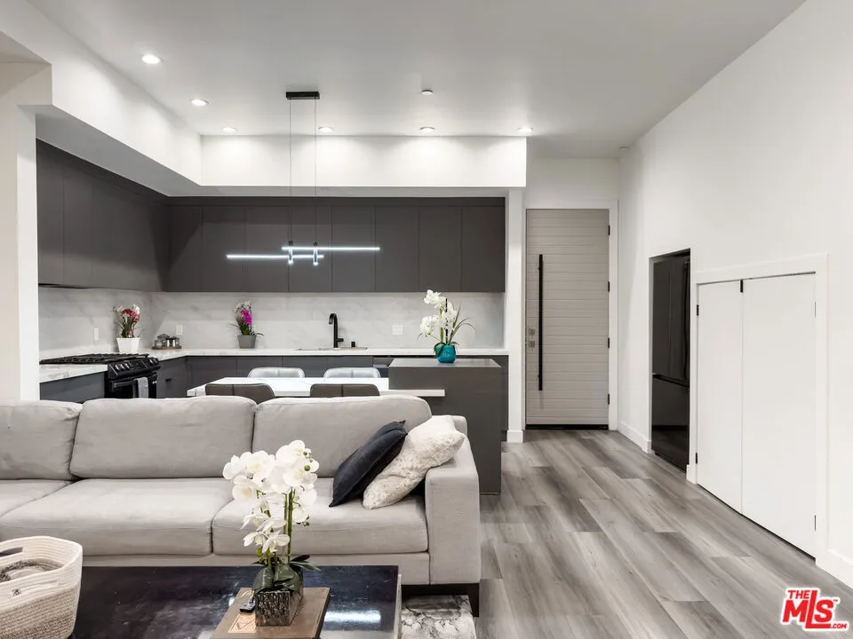 13356 Beach Avenue #1/2 Marina del Rey, CA 90292