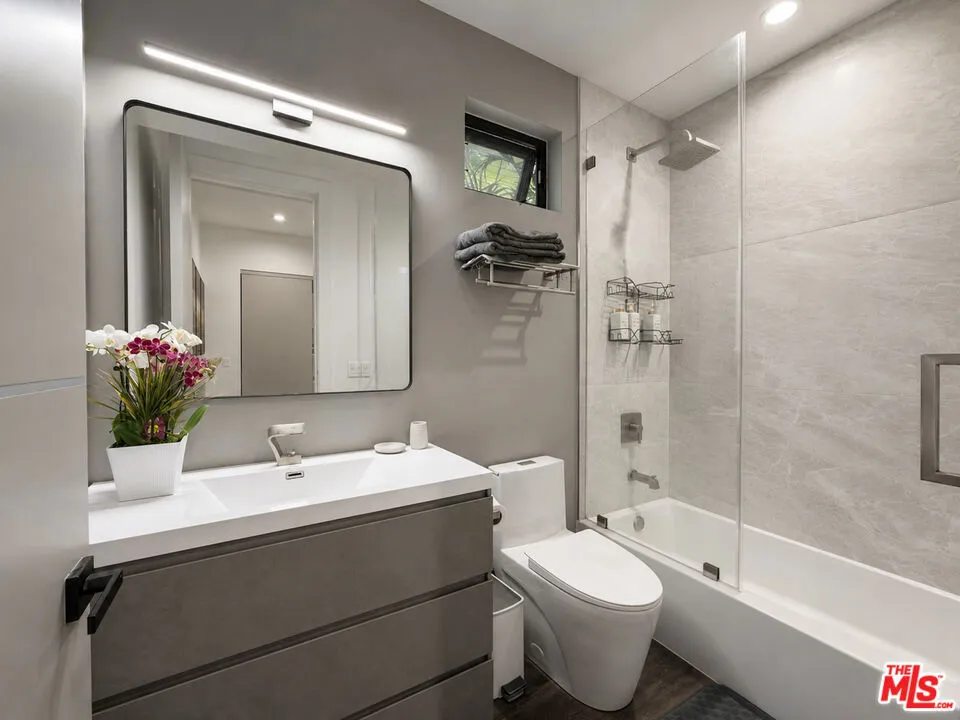 13356 Beach Avenue #1/2 Marina del Rey, CA 90292