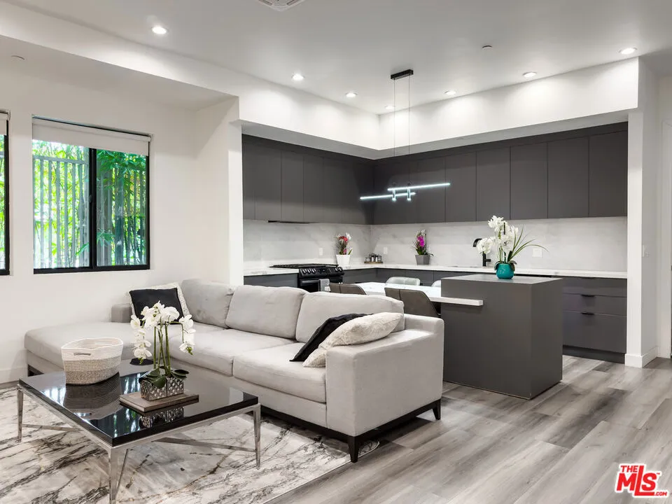 13356 Beach Avenue #1/2 Marina del Rey, CA 90292