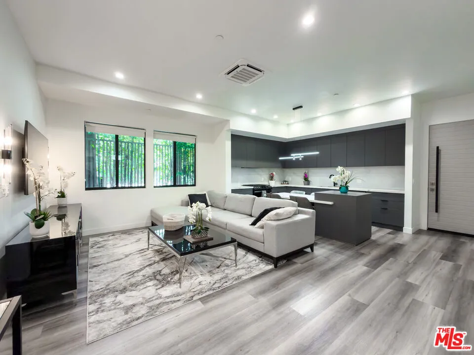13356 Beach Avenue #1/2 Marina del Rey, CA 90292