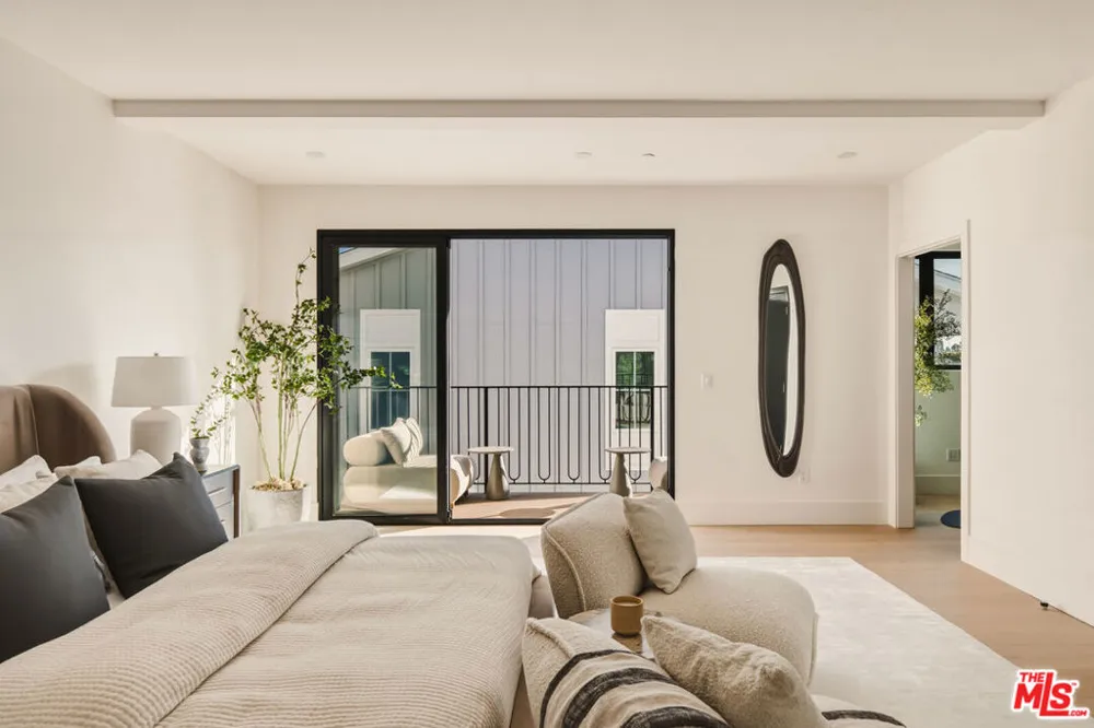 11967 Mayfield Ave #108 Los Angeles, CA 90049
