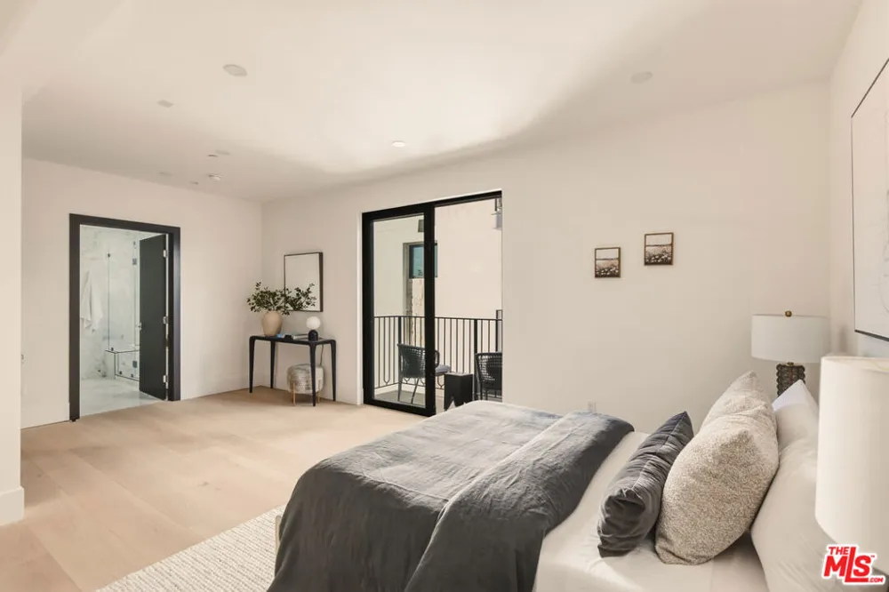 11967 Mayfield Ave #108 Los Angeles, CA 90049