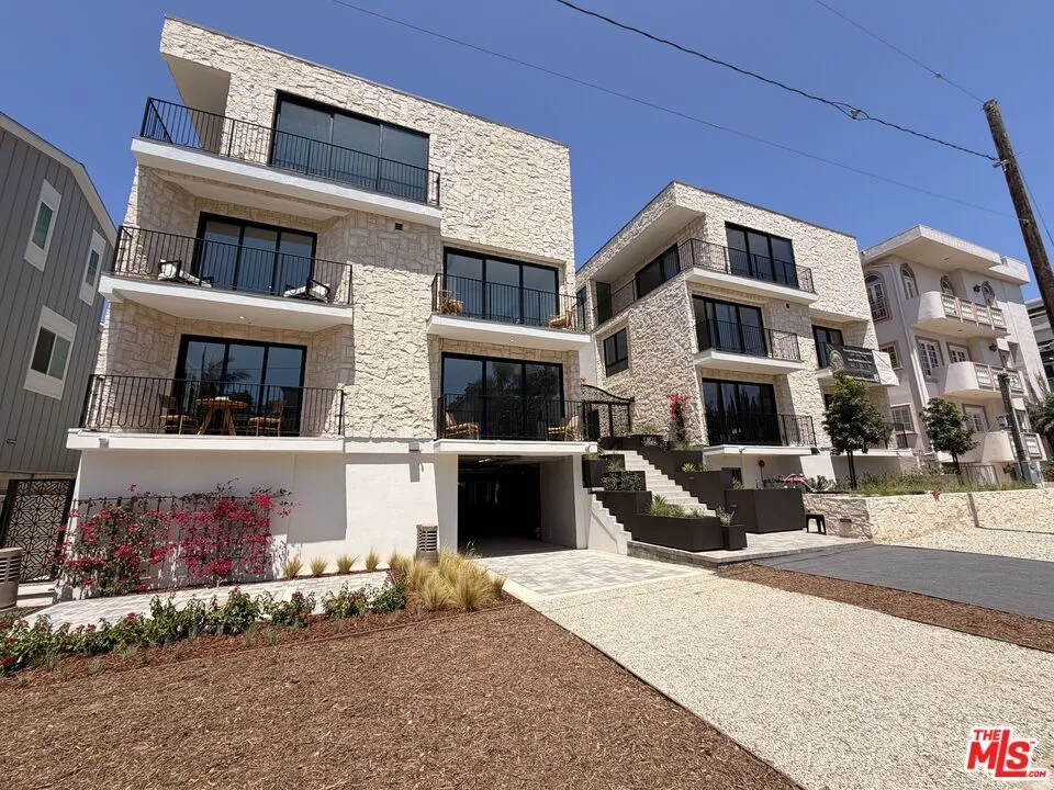 11967 Mayfield Ave #108 Los Angeles, CA 90049