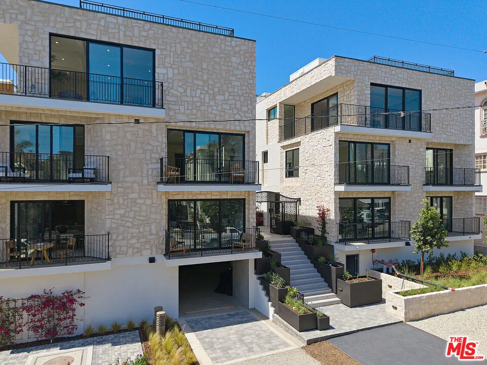 11967 Mayfield Ave #108 Los Angeles, CA 90049