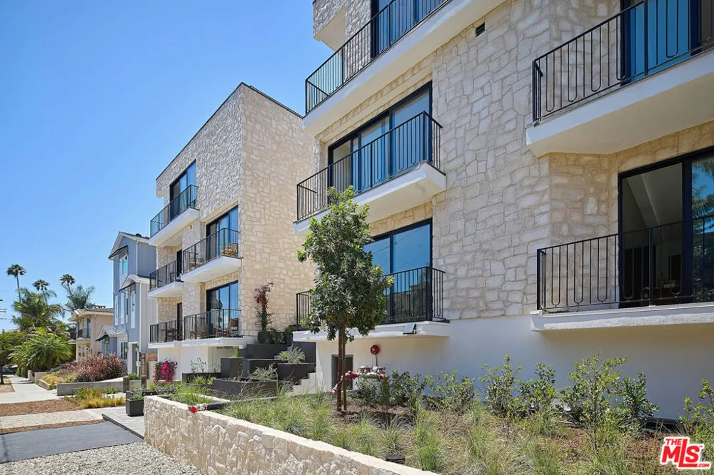 11967 Mayfield Ave #108 Los Angeles, CA 90049
