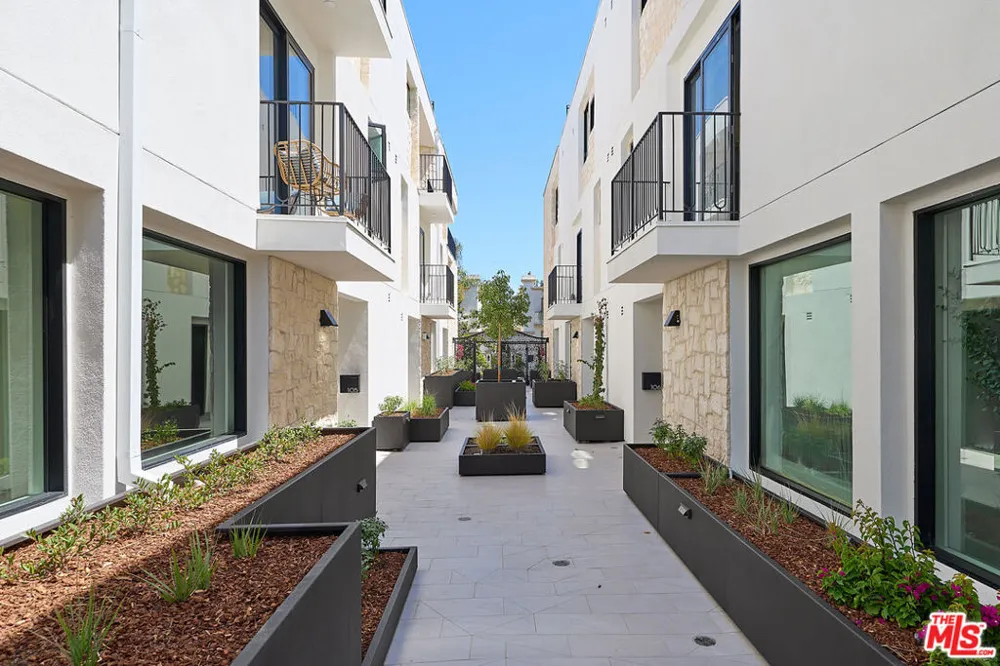 11967 Mayfield Ave #108 Los Angeles, CA 90049