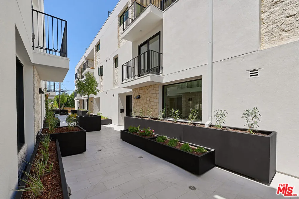 11967 Mayfield Ave #108 Los Angeles, CA 90049