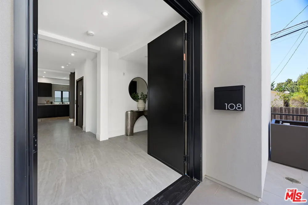 11967 Mayfield Ave #108 Los Angeles, CA 90049