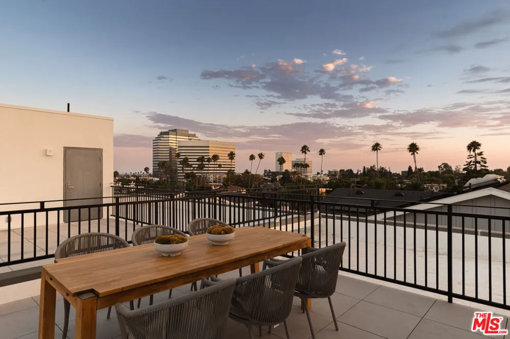 11967 Mayfield Ave #108 Los Angeles, CA 90049