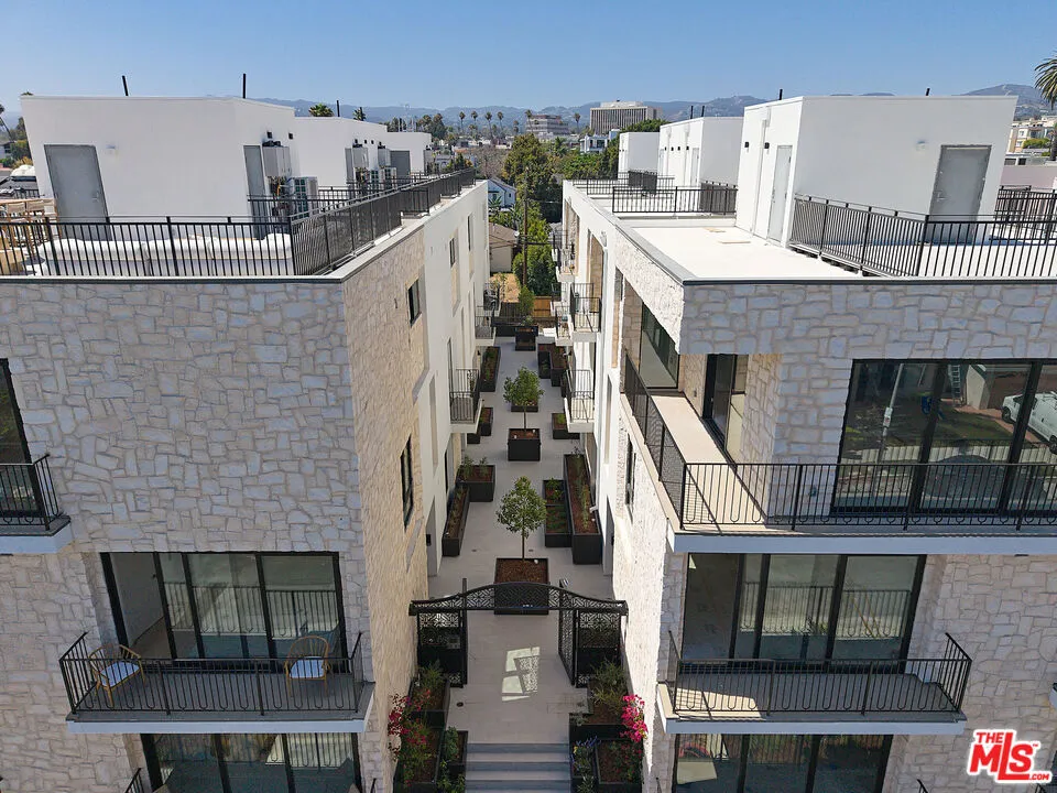 11967 Mayfield Ave #108 Los Angeles, CA 90049