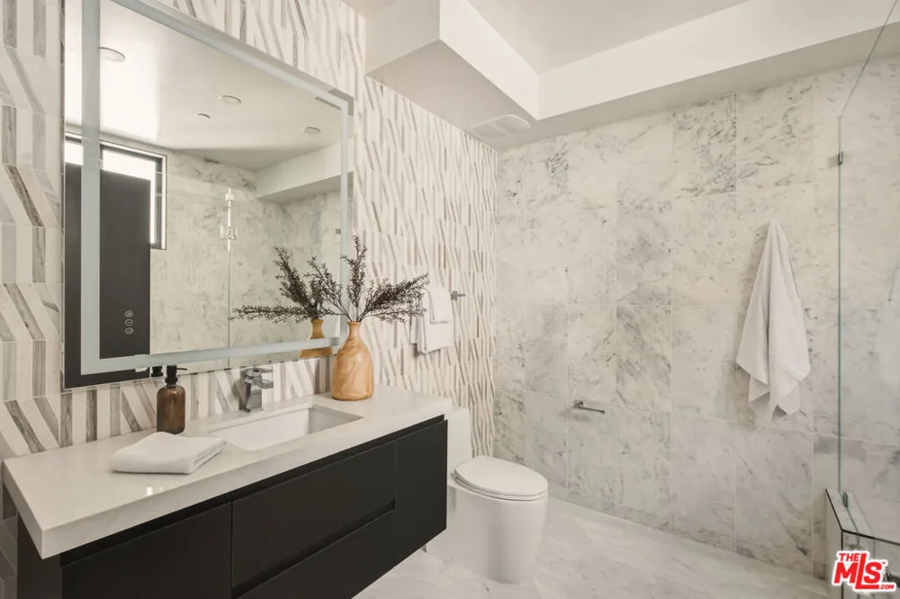 11967 Mayfield Ave #108 Los Angeles, CA 90049