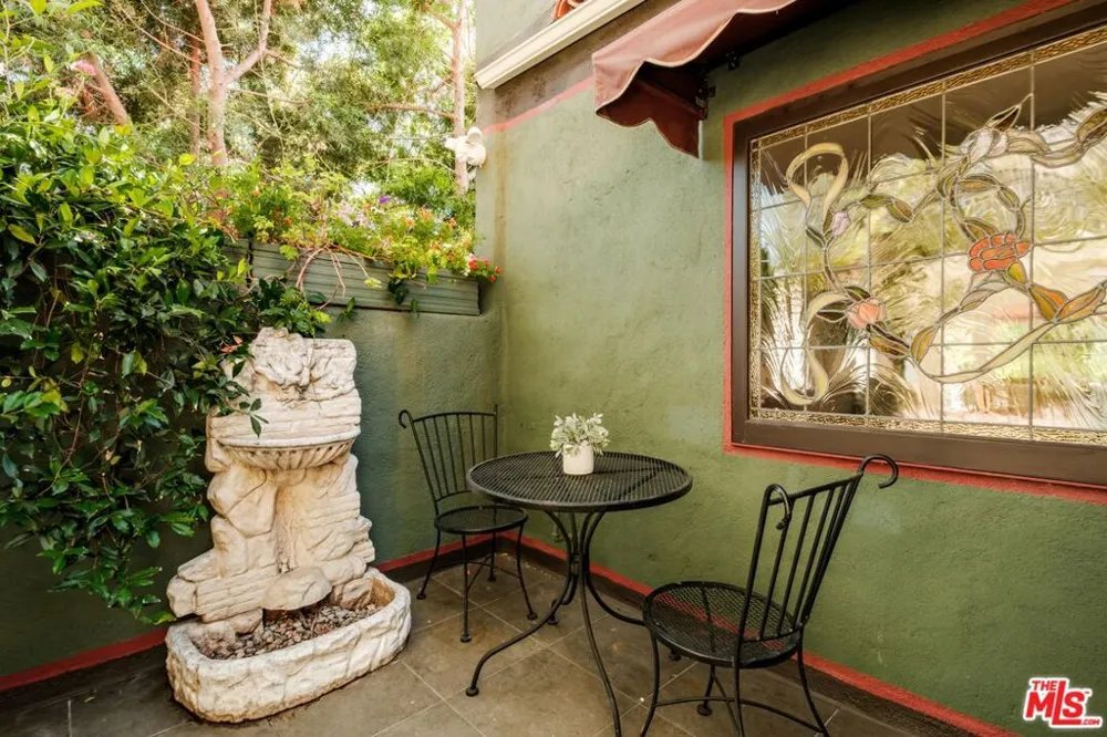 6750 Wedgewood Place Los Angeles, CA 90068
