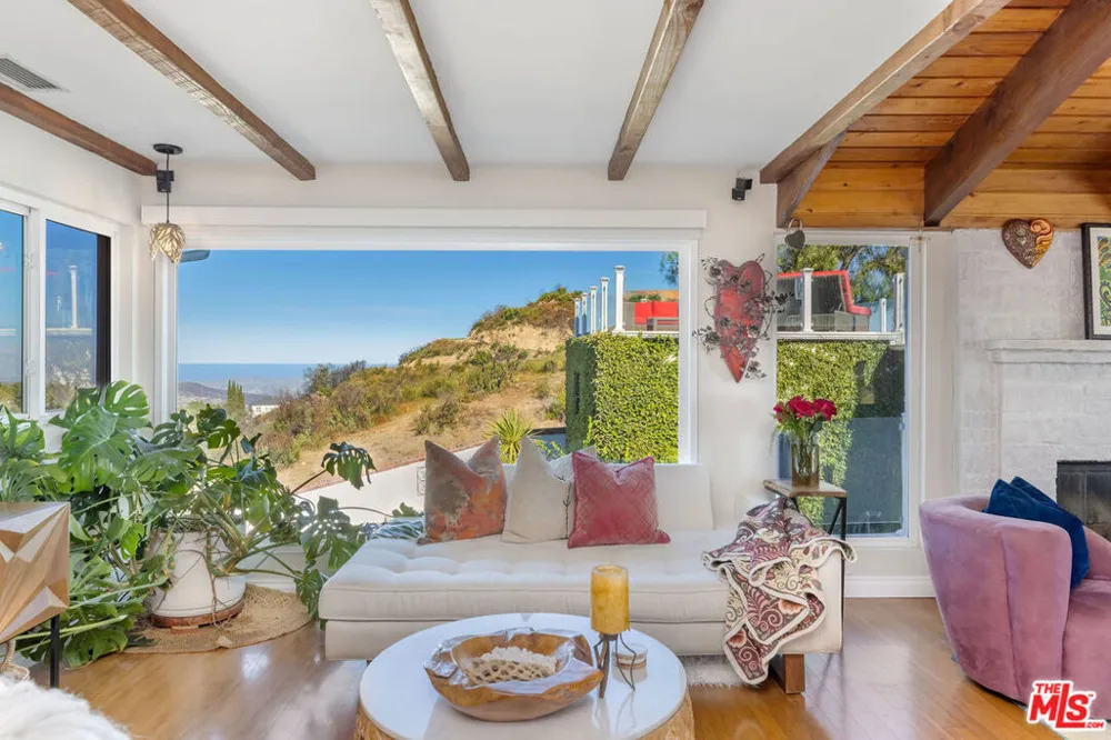 2119 Rockview Terrace Topanga, CA 90290