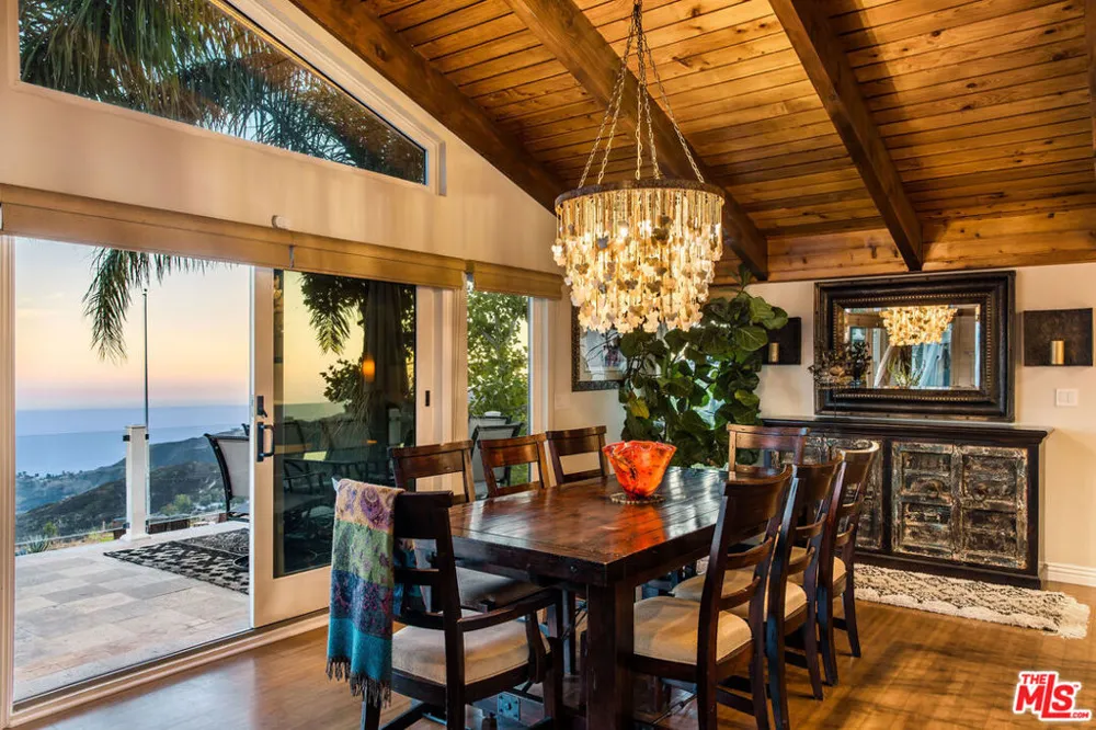 2119 Rockview Terrace Topanga, CA 90290