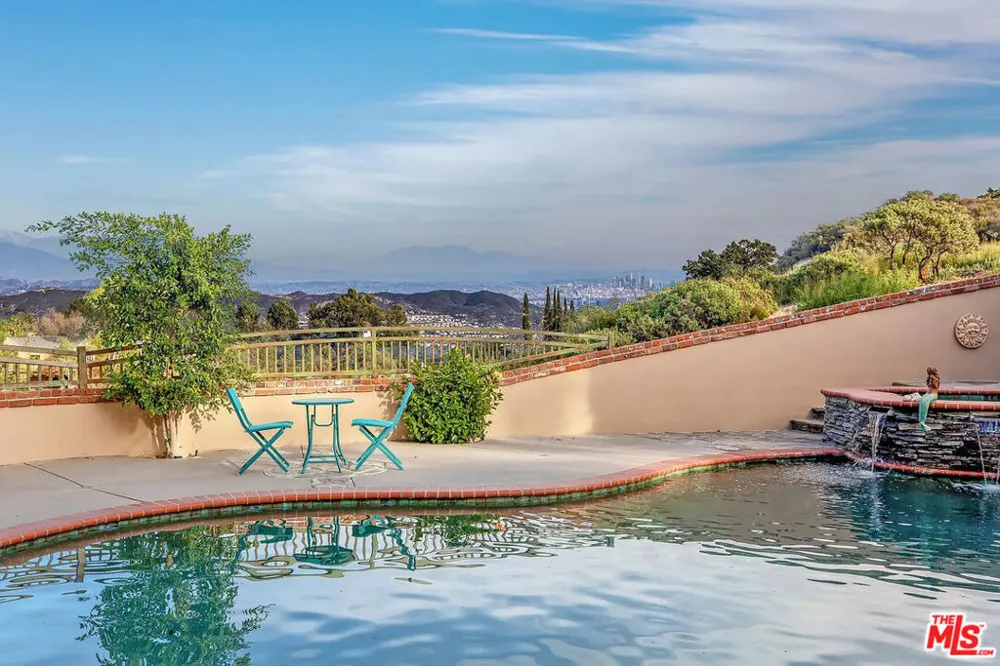 2119 Rockview Terrace Topanga, CA 90290