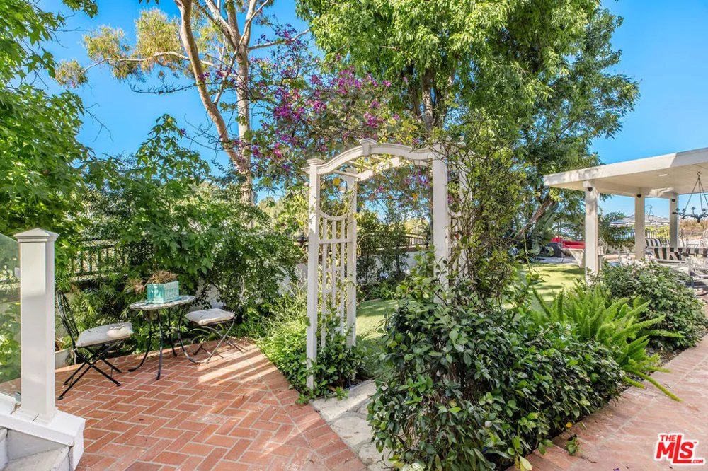 2119 Rockview Terrace Topanga, CA 90290
