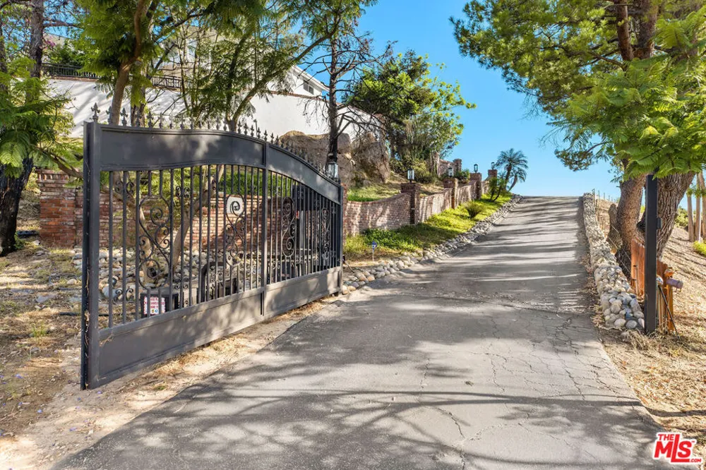 2119 Rockview Terrace Topanga, CA 90290