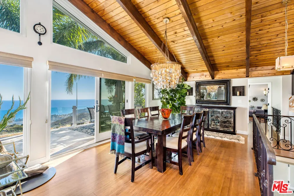 2119 Rockview Terrace Topanga, CA 90290