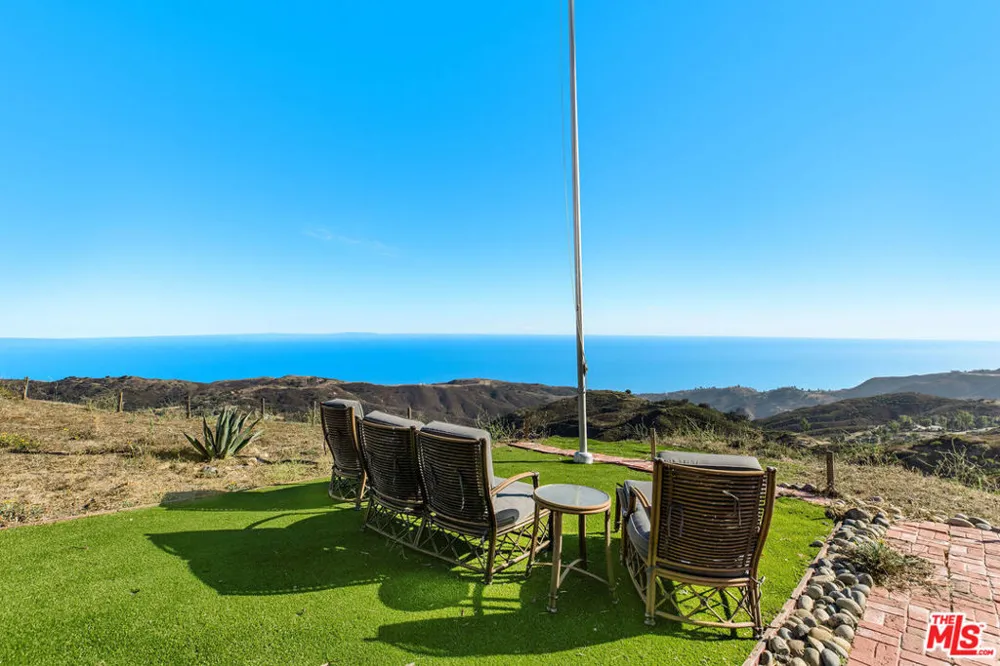 2119 Rockview Terrace Topanga, CA 90290