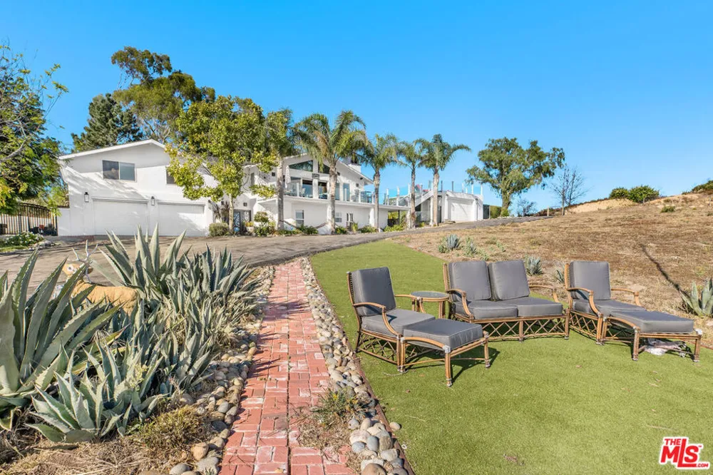 2119 Rockview Terrace Topanga, CA 90290
