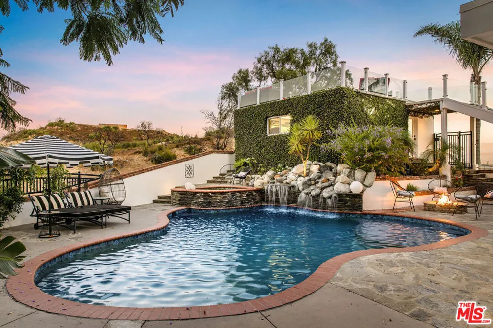 2119 Rockview Terrace Topanga, CA 90290