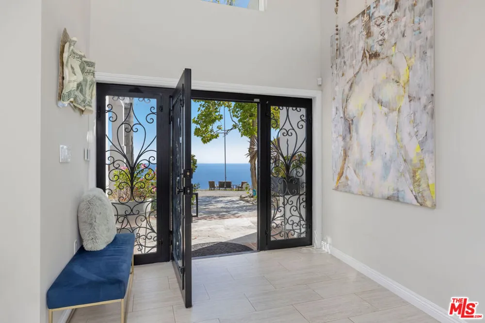 2119 Rockview Terrace Topanga, CA 90290