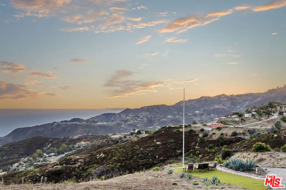 2119 Rockview Terrace Topanga, CA 90290