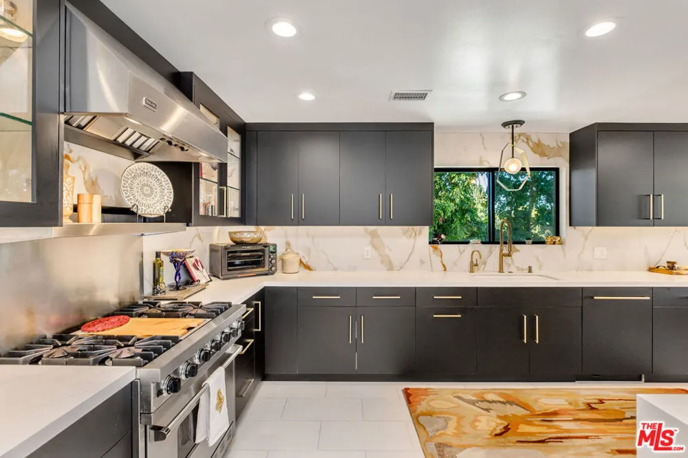 2119 Rockview Terrace Topanga, CA 90290