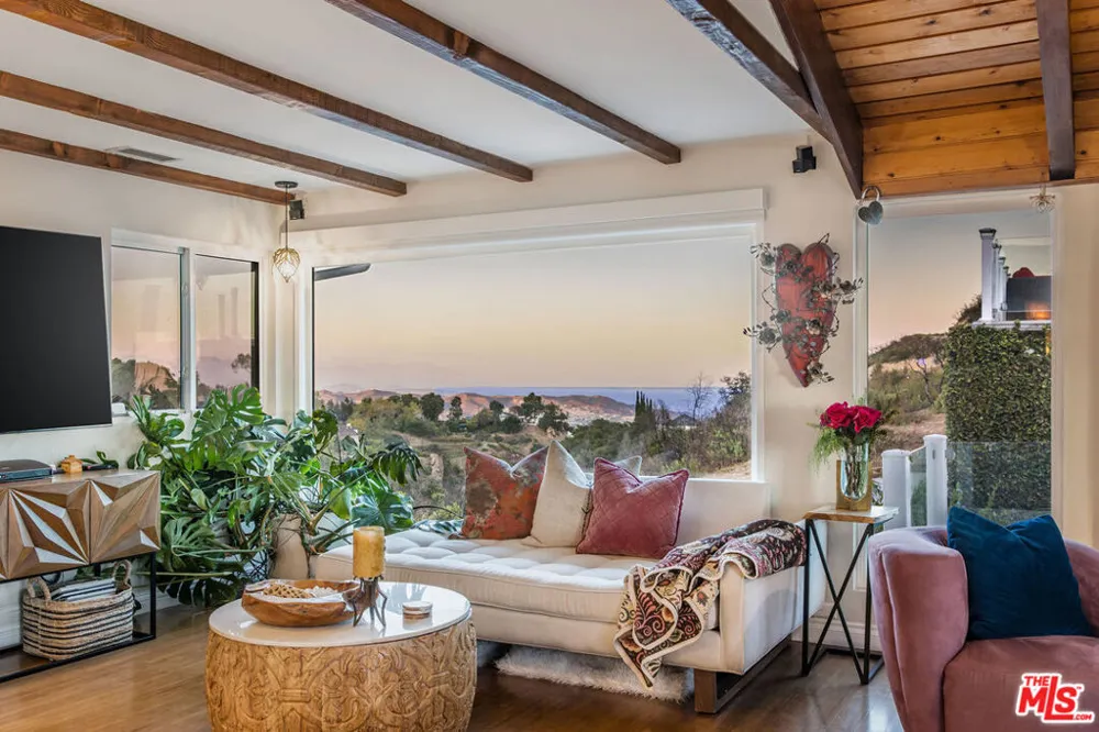 2119 Rockview Terrace Topanga, CA 90290