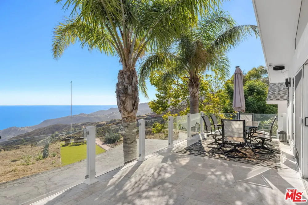 2119 Rockview Terrace Topanga, CA 90290