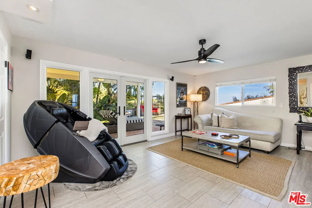 2119 Rockview Terrace Topanga, CA 90290