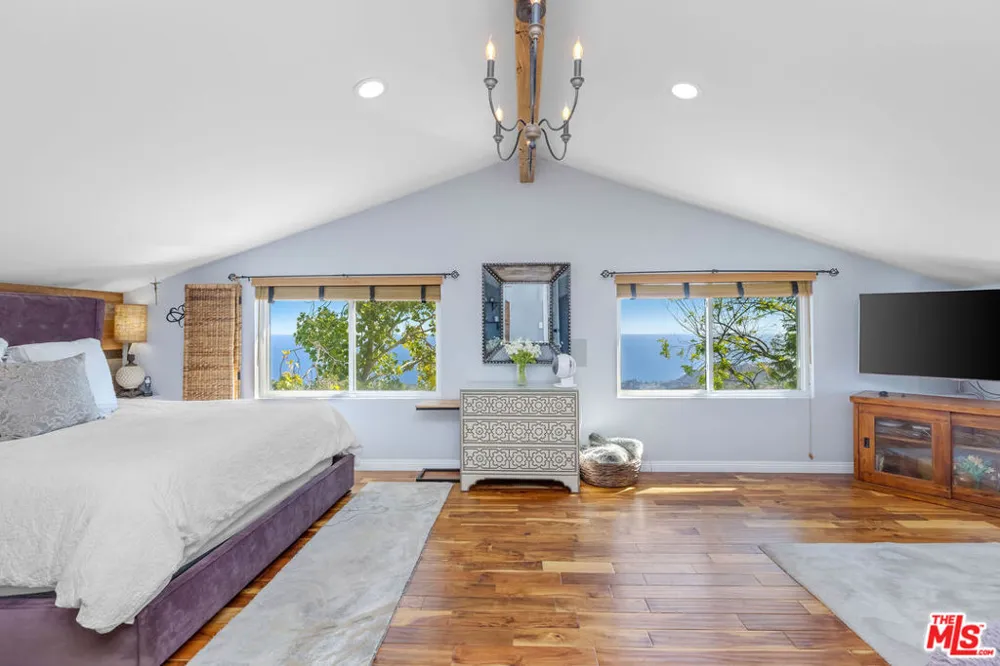 2119 Rockview Terrace Topanga, CA 90290