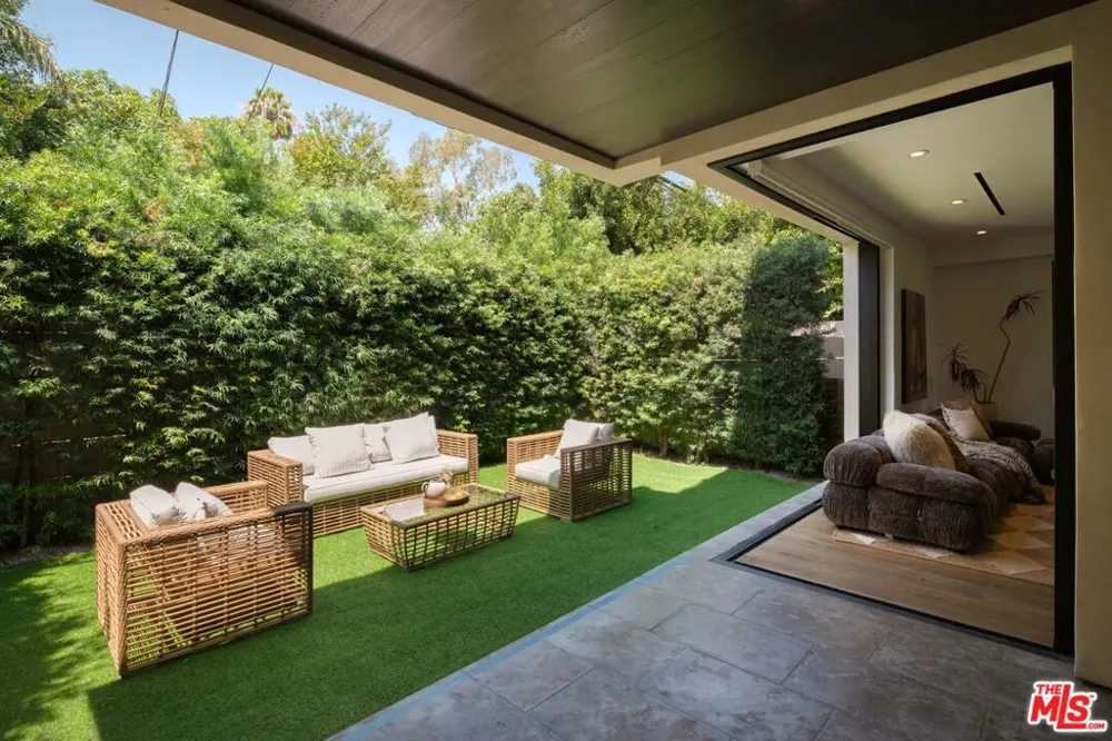 527 Norwich Drive West Hollywood, CA 90048